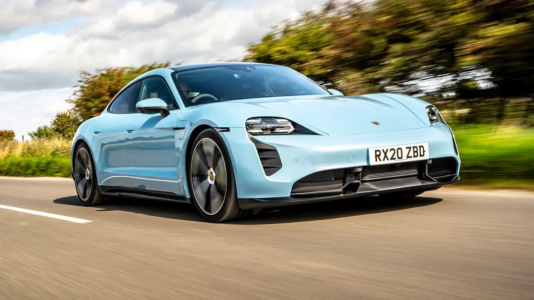 Une voiture électrique moderne à hautes performances