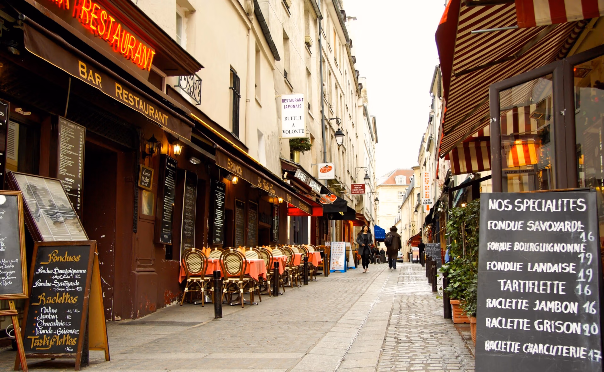 Rue Mouffetard en el Barrio Latino de París