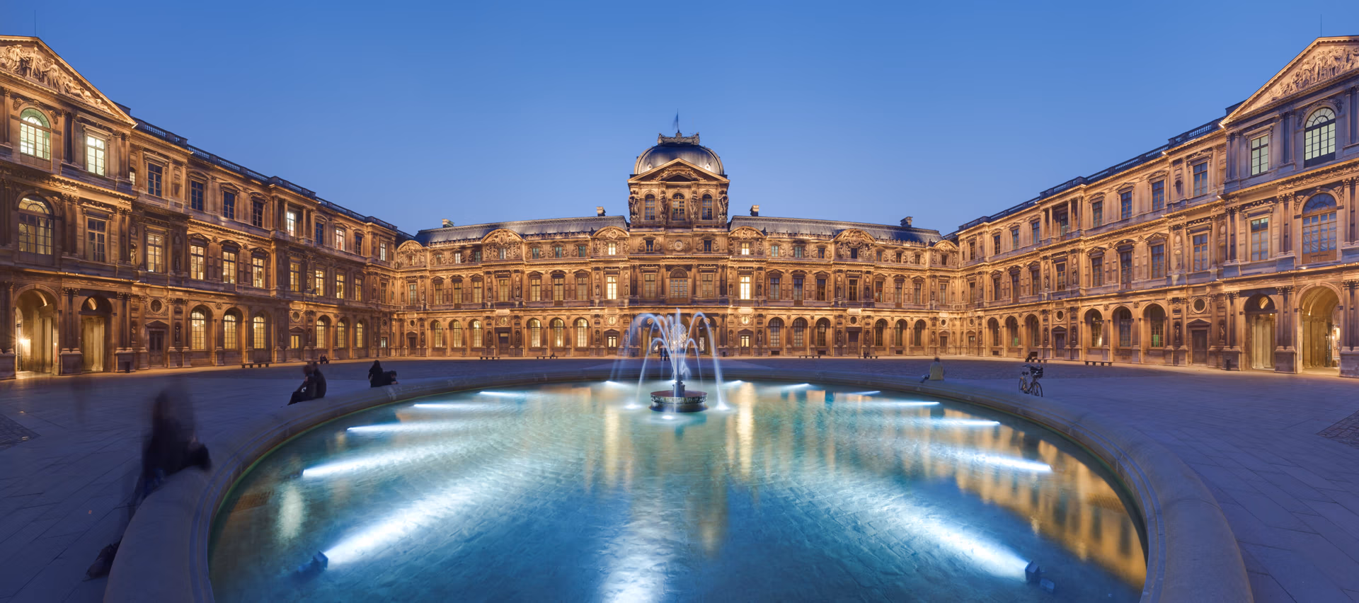 Cour Carrée del Louvre en París