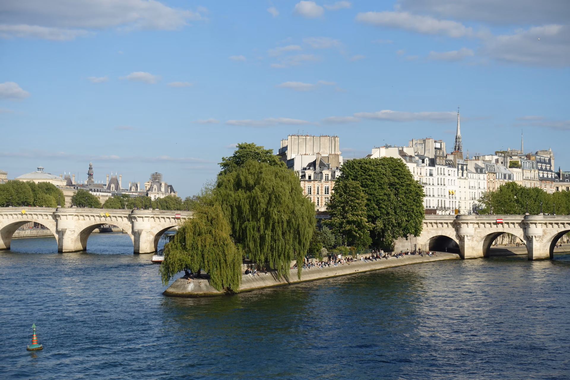 Square du Vert-Galant en Île de la Cité