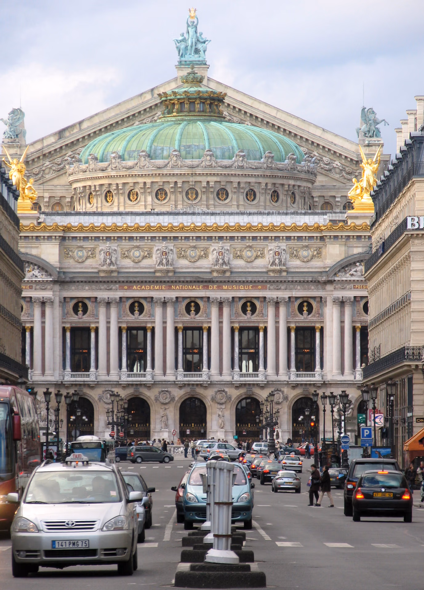 Exterior del Opéra Garnier en París