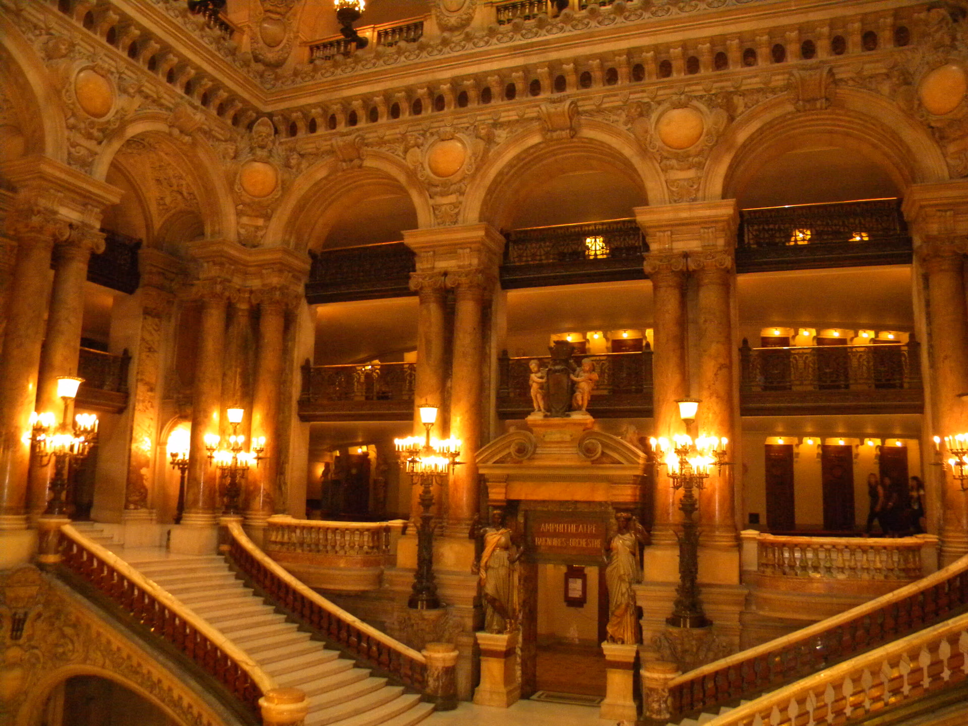 Interior del Opéra Garnier en París