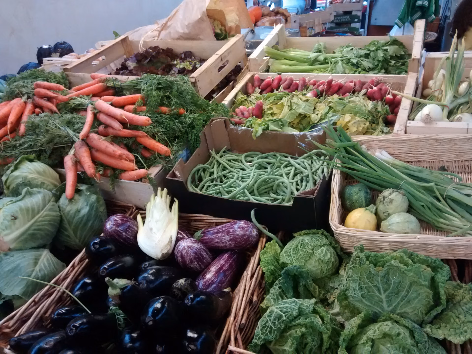 Verduras en Marché des Enfants-Rouges en París
