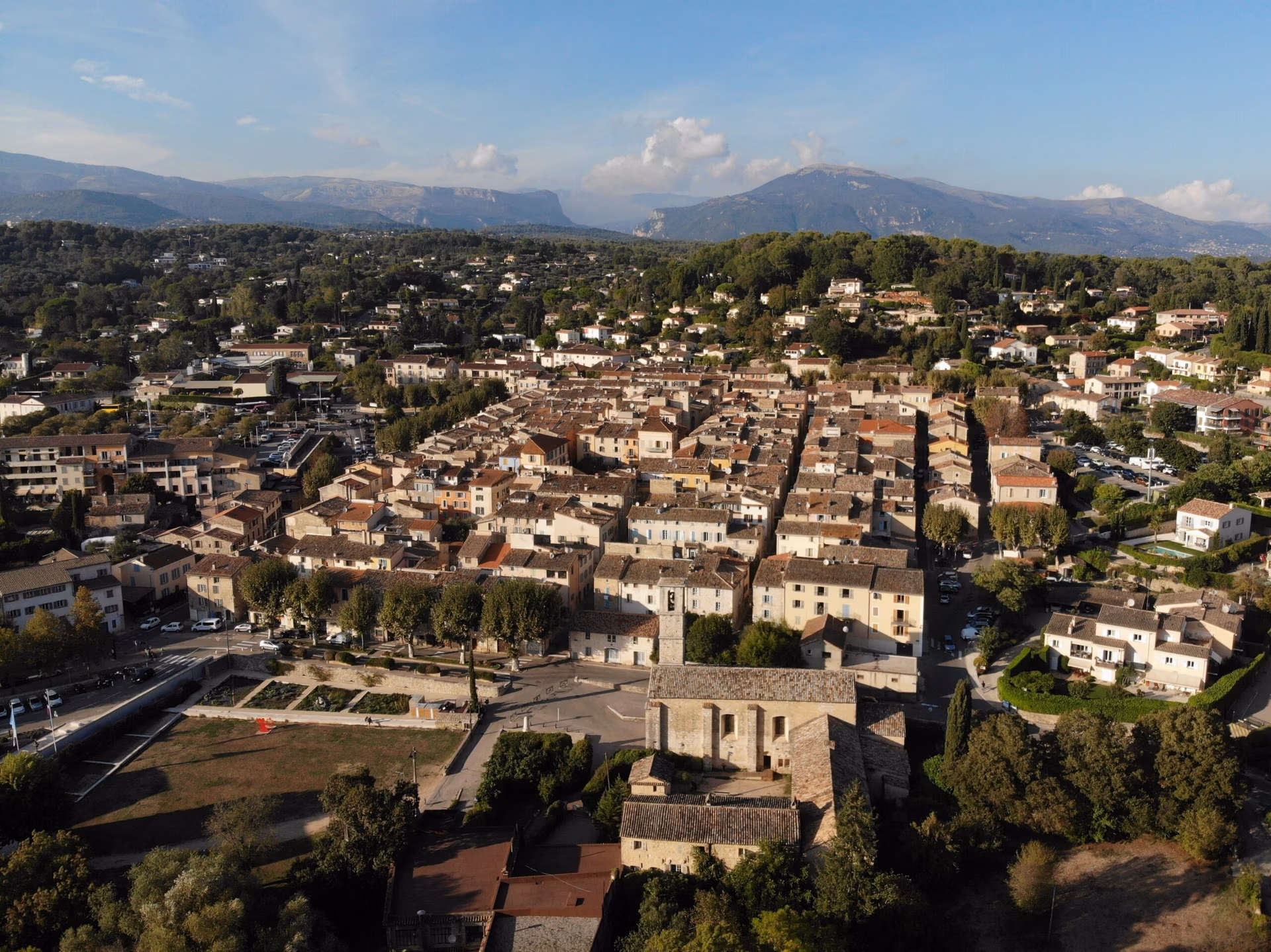 Valbonne y Sophia-Antipolis usados como portada de video de vida DSTI